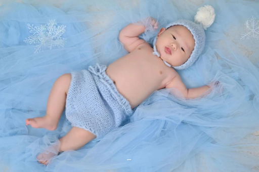 定安摸孕妇肚子沾喜气